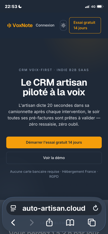 Safari ouvert sur auto-artisan.cloud. Le bouton Partager (carré avec flèche vers le haut) se trouve dans la barre du bas, au centre.