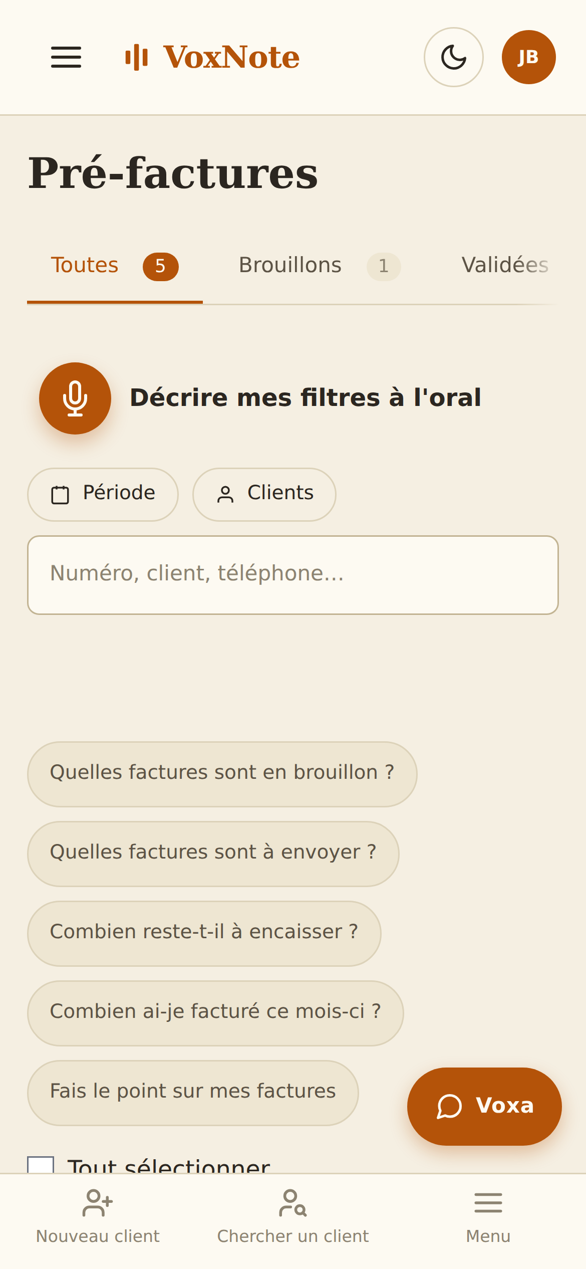 VoxNote mobile — liste des factures suivies par statut : payées, en attente, en retard