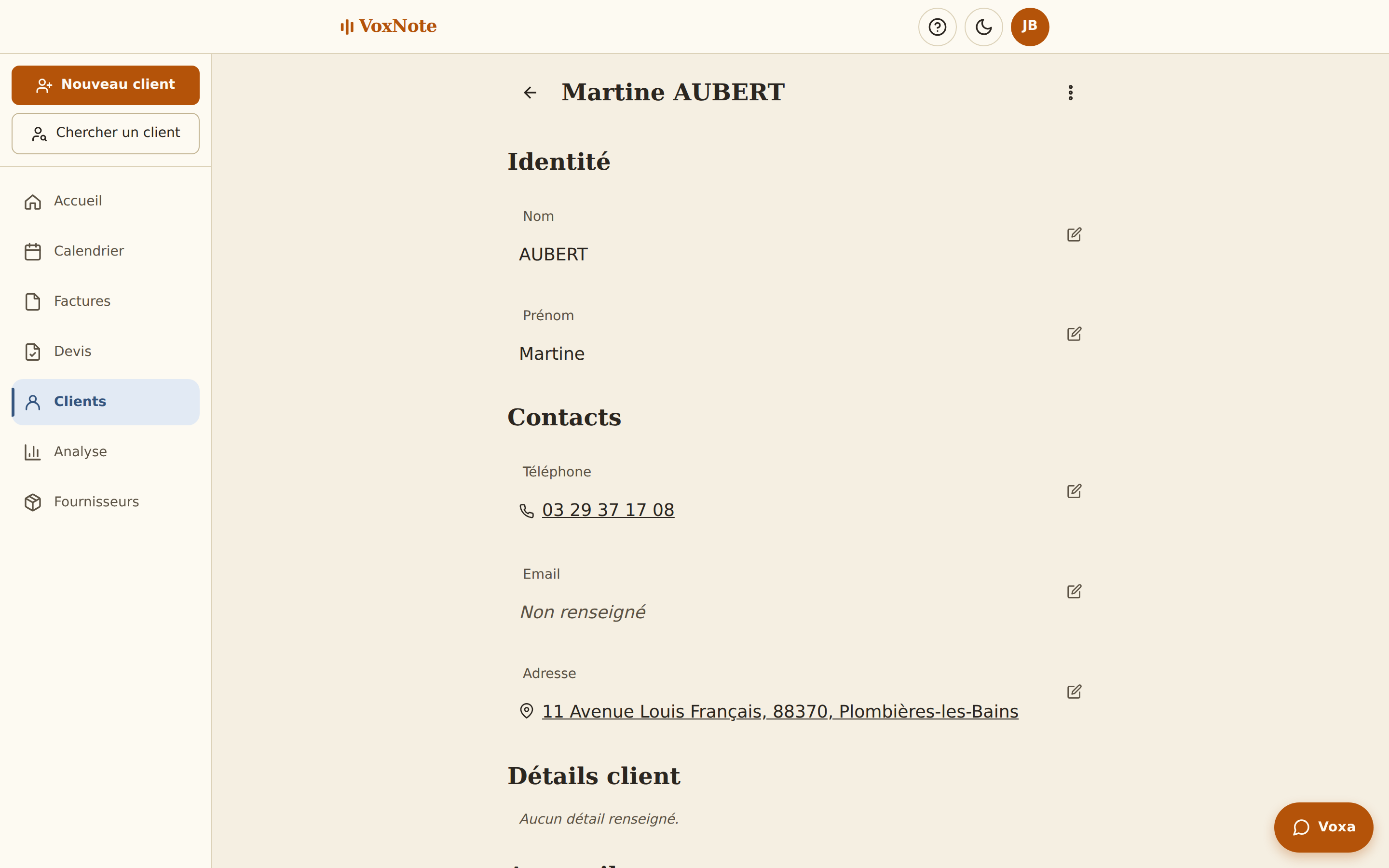 VoxNote — une fiche client structurée : identité, contacts, adresse